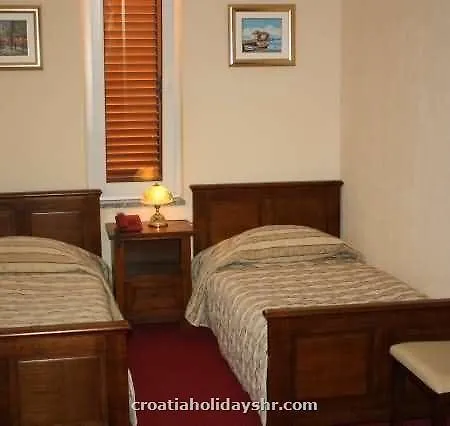 Koral Hotell 3*